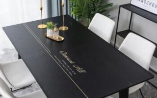 黑色桌子用什么颜色桌垫好 黑色桌子用什么颜色桌垫