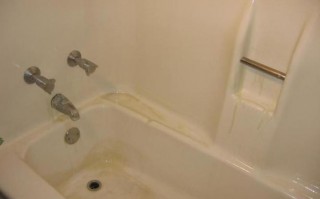 浴缸很黄的污渍是什么原因引起的-浴缸很黄的污渍是什么原因