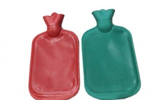 热水袋里的水应该放多少,热水袋里的水要装满吗 