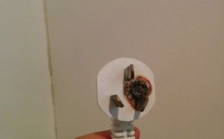 电器插头为什么烧了_电器插头为什么会烧焦