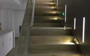 led楼梯踏步灯施工