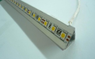 led灯管中的灯_led灯管的灯珠是串联还是并联吗
