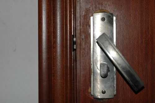 什么情况会让门锁坏掉_为什么门锁容易坏-第2张图片-DAWOOD LED频闪灯
