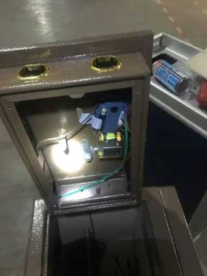 开机械保险柜视频教程-第2张图片-DAWOOD LED频闪灯