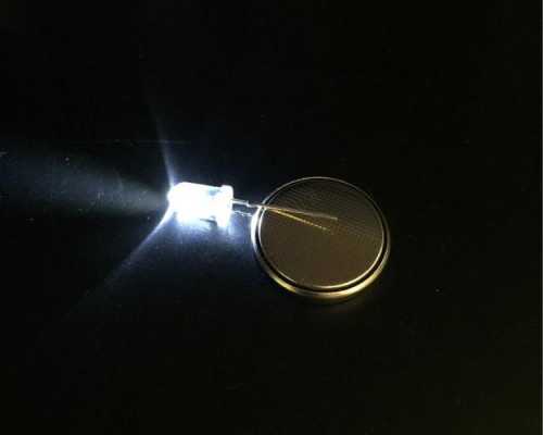 卤素白灯和led-第1张图片-DAWOOD LED频闪灯