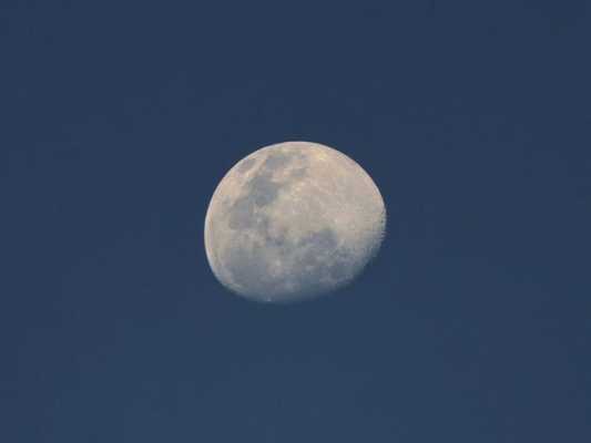 拍月亮要用什么镜头-拍月亮需要什么镜头-第2张图片-DAWOOD LED频闪灯