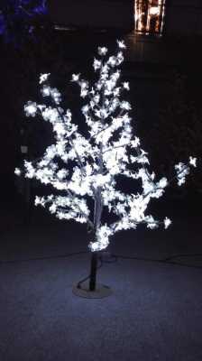 树干自制树灯 用led灯做树-第1张图片-DAWOOD LED频闪灯
