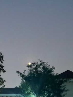  135镜头拍的月亮「1300mm镜头拍月亮」-第3张图片-DAWOOD LED频闪灯